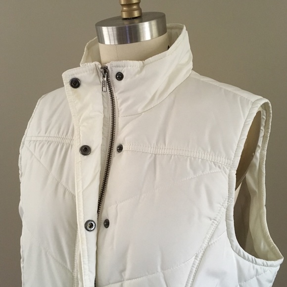 🌸🌸 SOLD 🌸🌸 NWOT Puffy White Vest - Picture 2 of 8